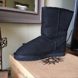 NWOT UGG Australia Classic Short Authentic Boots